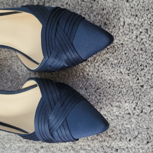 Nina navy satin pumps - Picture 3 of 5